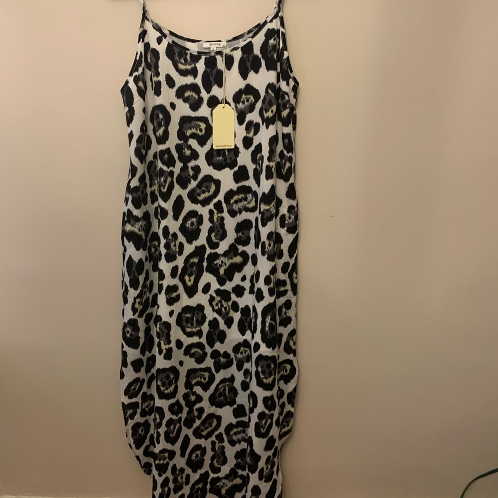 Midi flowy leopard dress